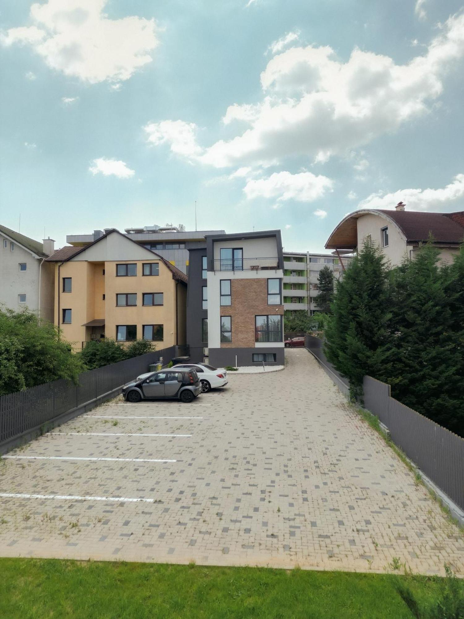 קלוז'-נאפוקה Zen Garden Apartments מראה חיצוני תמונה